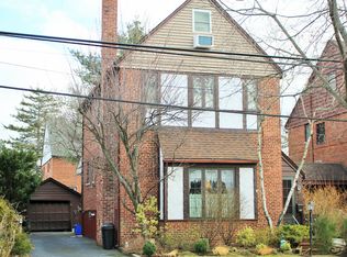 155 Amherst Rd, Valley Stream, NY 11581