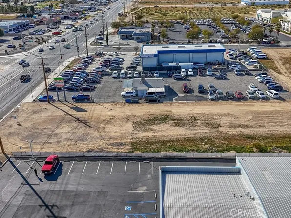 28 Palmdale Rd, Victorville, CA 92392