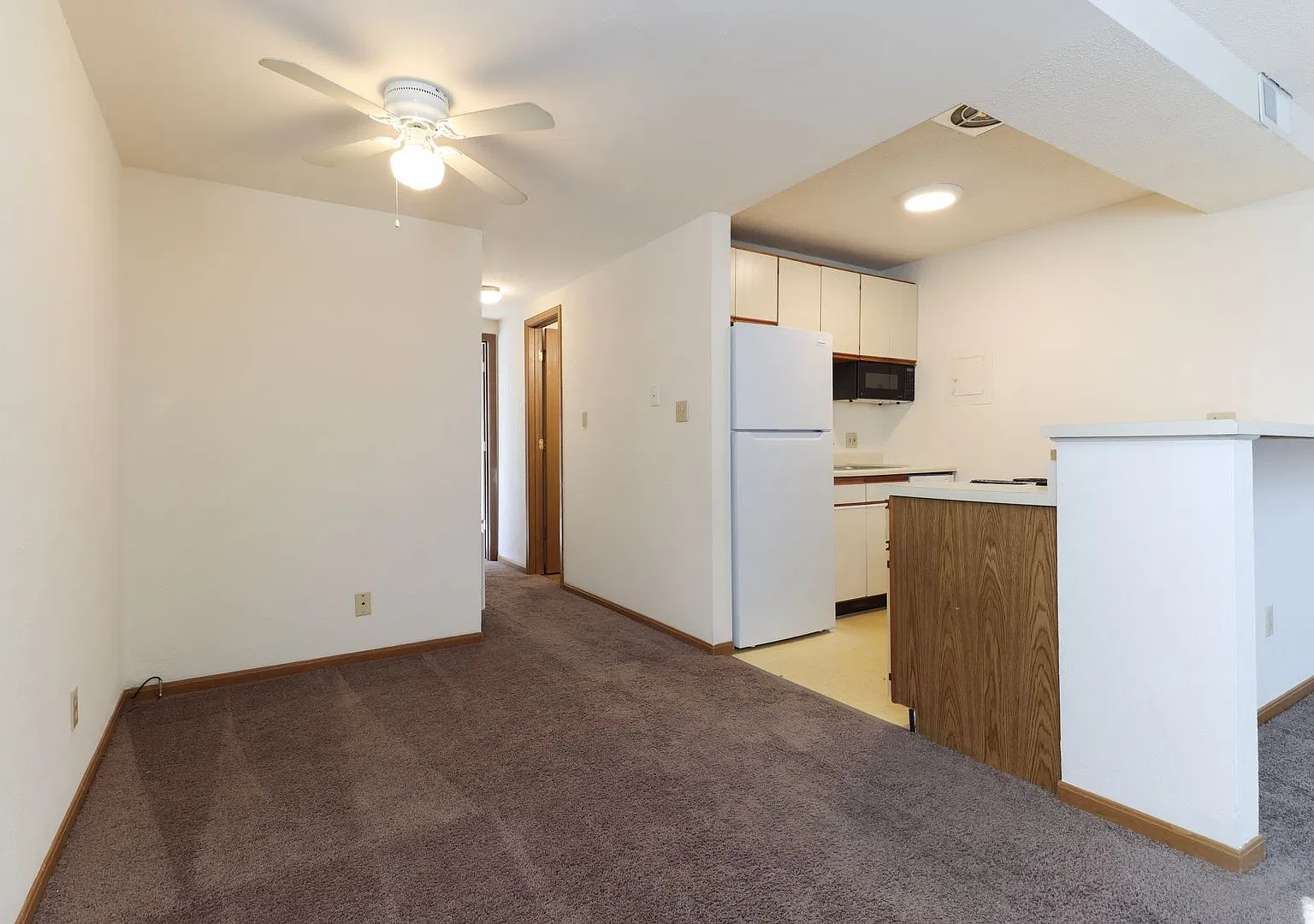 Greentree Condominiums — Photo 1