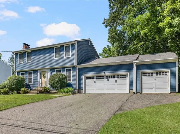 45 Farm Dr, Cumberland, RI 02864