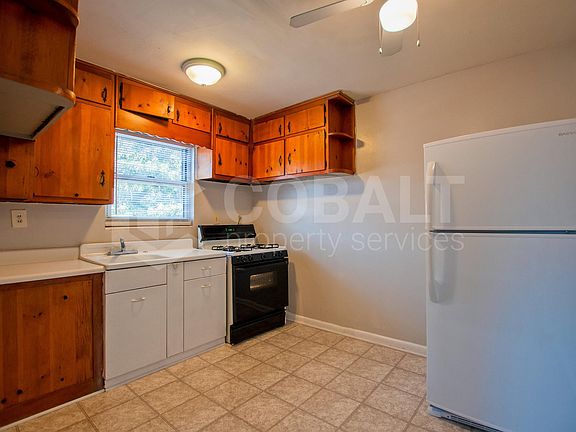 5th image of 954 Saint Charles Ave NE APT 2