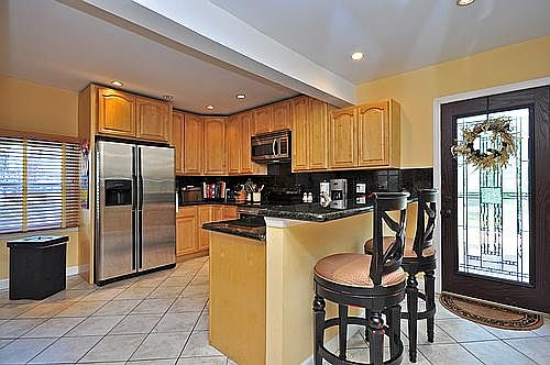 3rd image of 501 Grove Pl