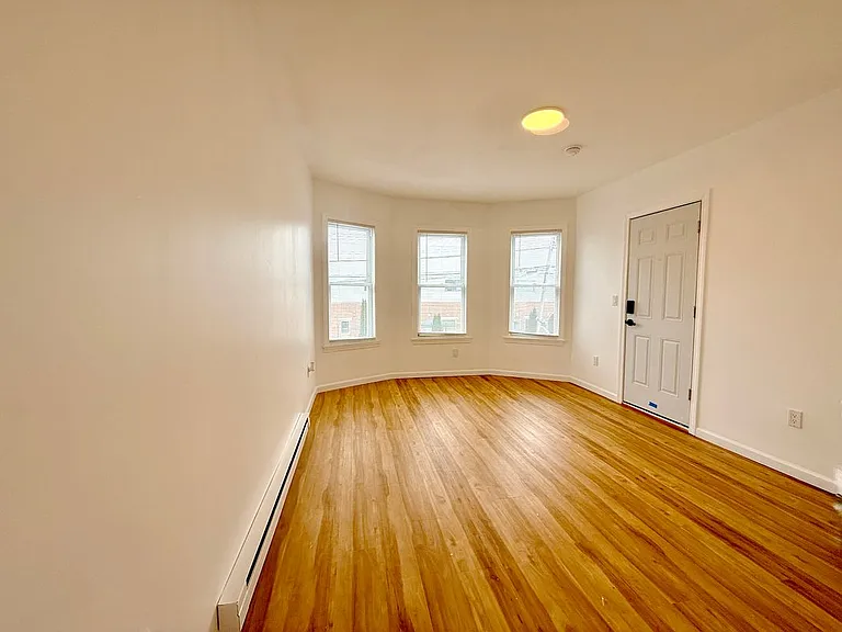70 Lindley St #2 — Photo 3