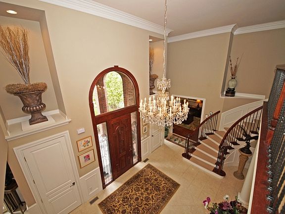 5th image of 914 Bloomfield Knoll Dr