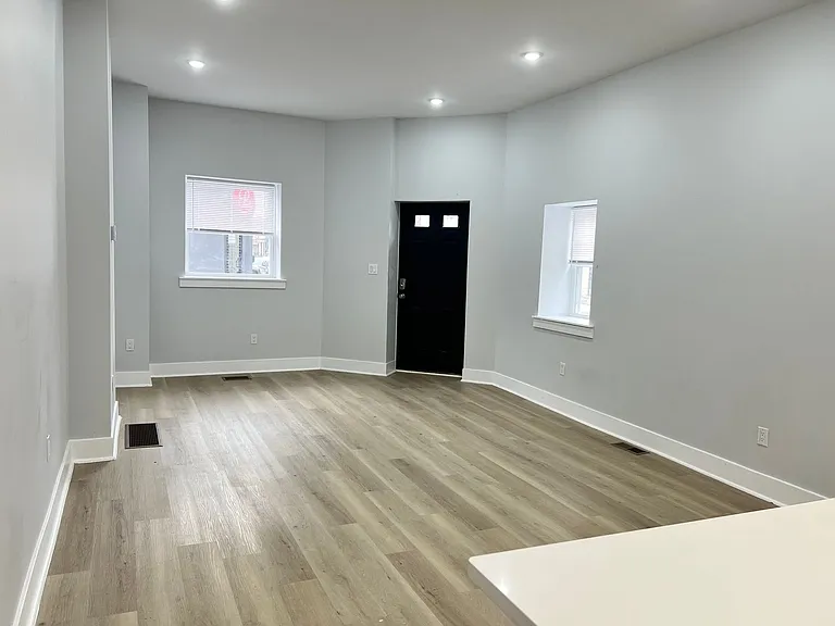 2945 Wharton St — Photo 4