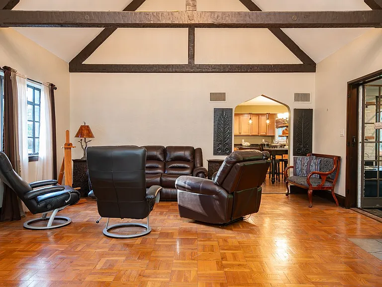 608 Highland Ave — Photo 12