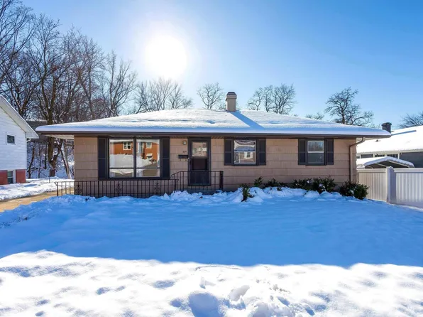 809 Cimarron Dr, Davenport, IA 52804
