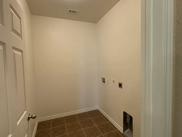 2108 Megan Creek Dr — Photo 12