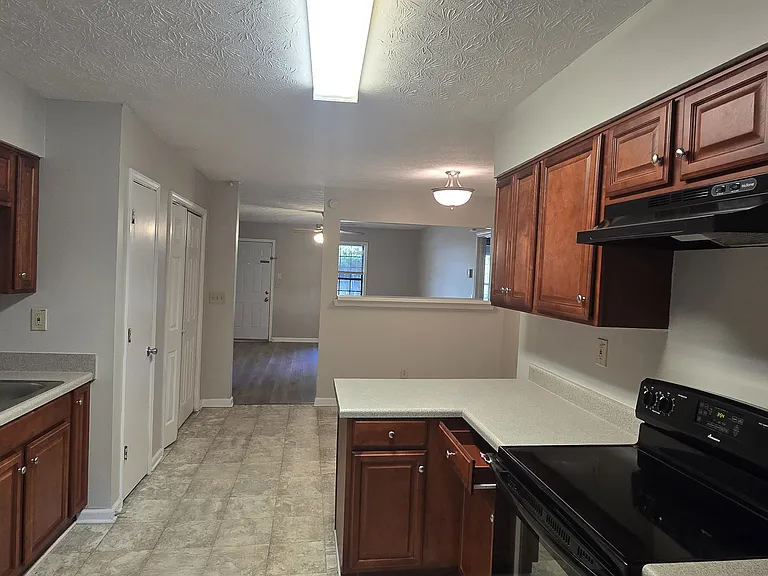 318 Freeport Dr #318 — Photo 2