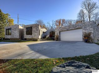 6008 Country Club Oaks Pl, Omaha, NE 68152