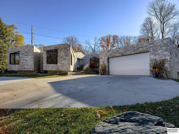 6008 Country Club Oaks Pl, Omaha, NE 68152