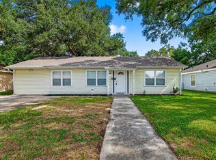 1004 S Shepherd Dr, Baytown, TX 77520