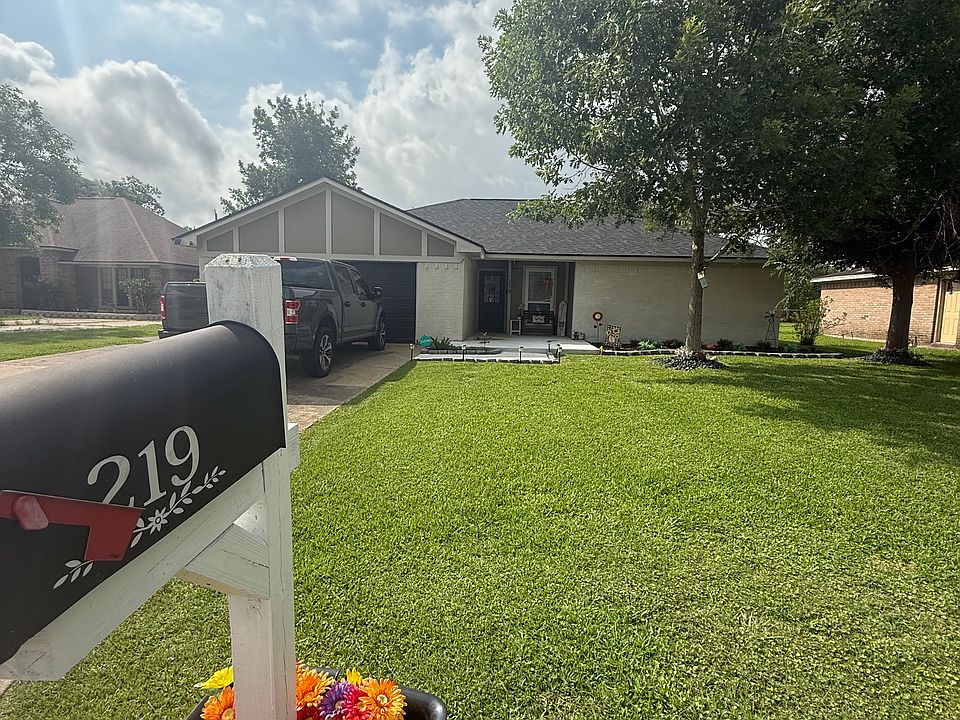 1st image of 219 Silverbell Cir