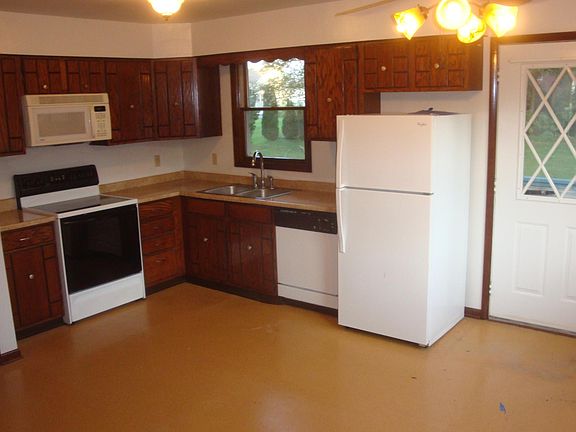 3rd image of 1050 Melnes St