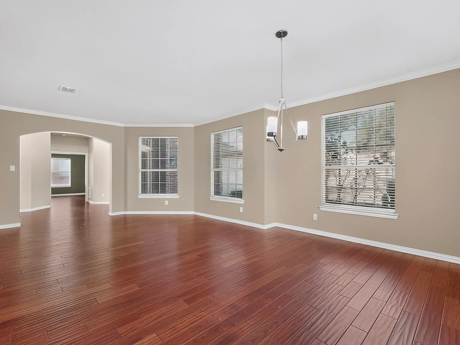 4 bed, 3402 sqft, $3,495 — Photo 2