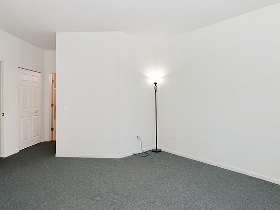 3rd image of 3243 Stratford Ct Unit 1D