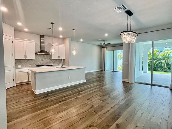 3rd image of 3816 W De Leon St Unit 2