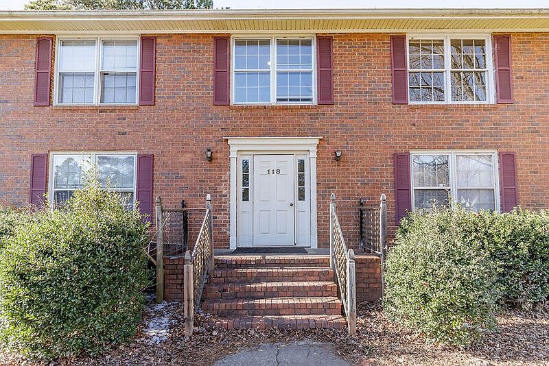 1st image of 118 Barrington Dr APT 3