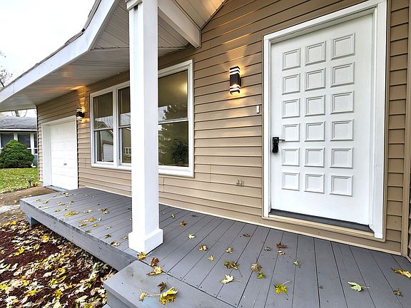 2nd image of 221 Blackhawk Pl