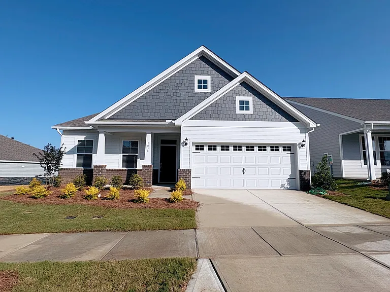 1038 Mapletree Ln — Photo 1