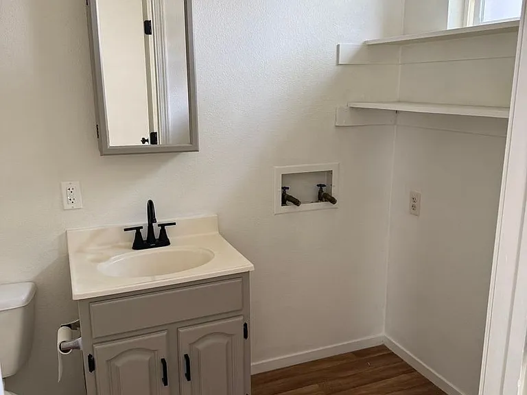611 Elko Ave — Photo 6