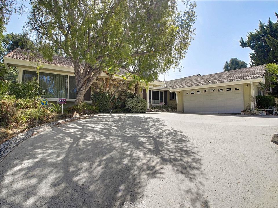 1st image of 4064 Sapphire Dr