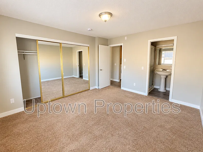 3 bed, 2.0 bath, 1300 sqft, $1,795 — Photo 4
