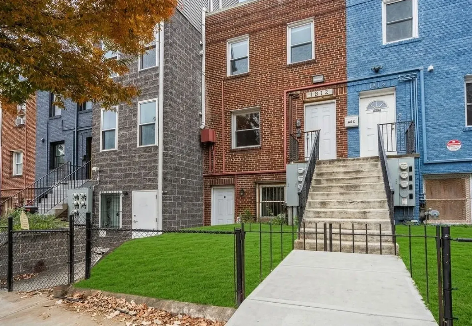 2 bed, 600 sqft, $2,400 — Photo 1