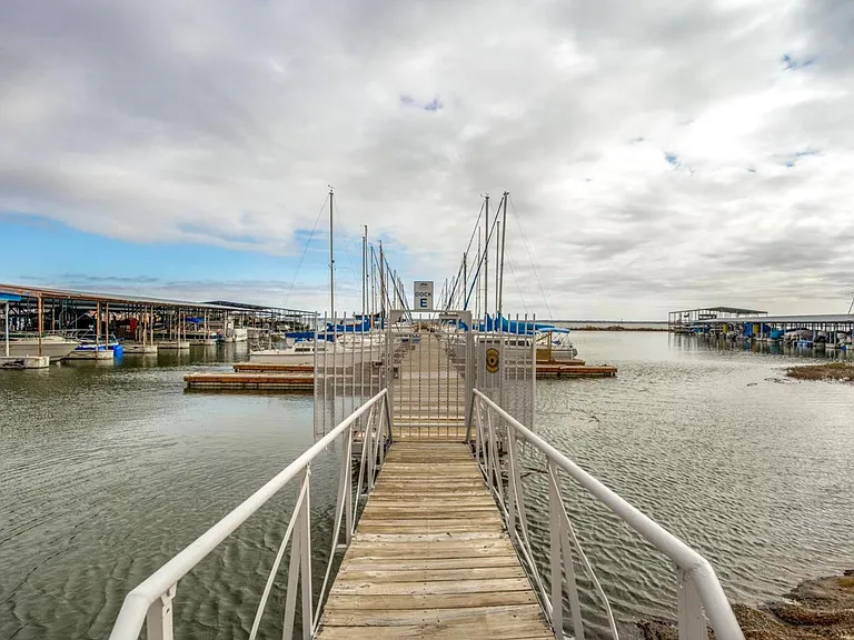 5612 Marina Dr — Photo 23