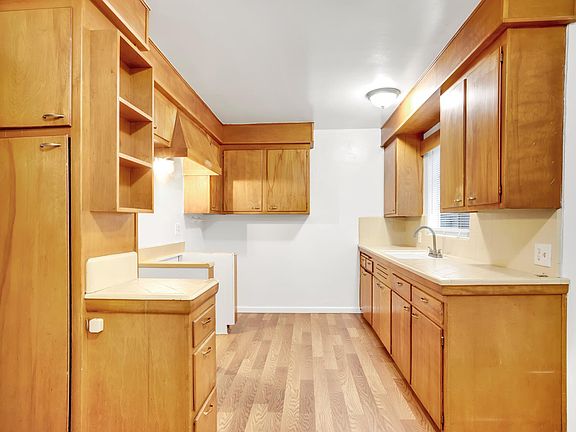 3rd image of 2262 Valencia Ave #2262