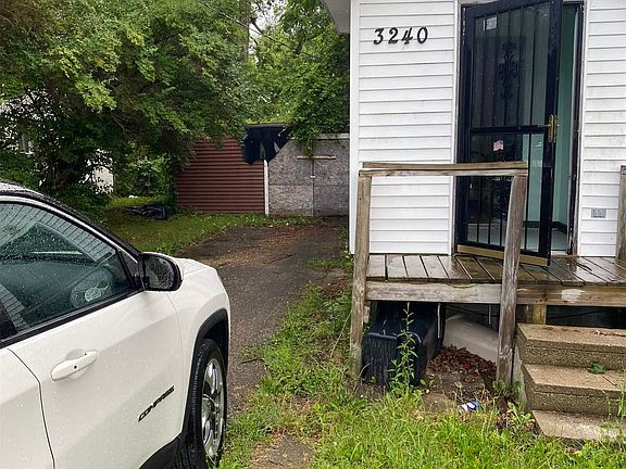 3rd image of 3240 Williamson