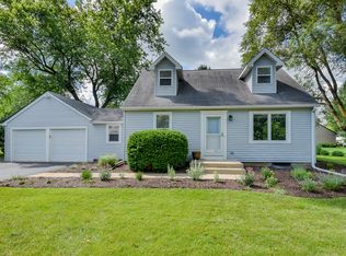 190 Calkins Dr, Sugar Grove, IL 60554