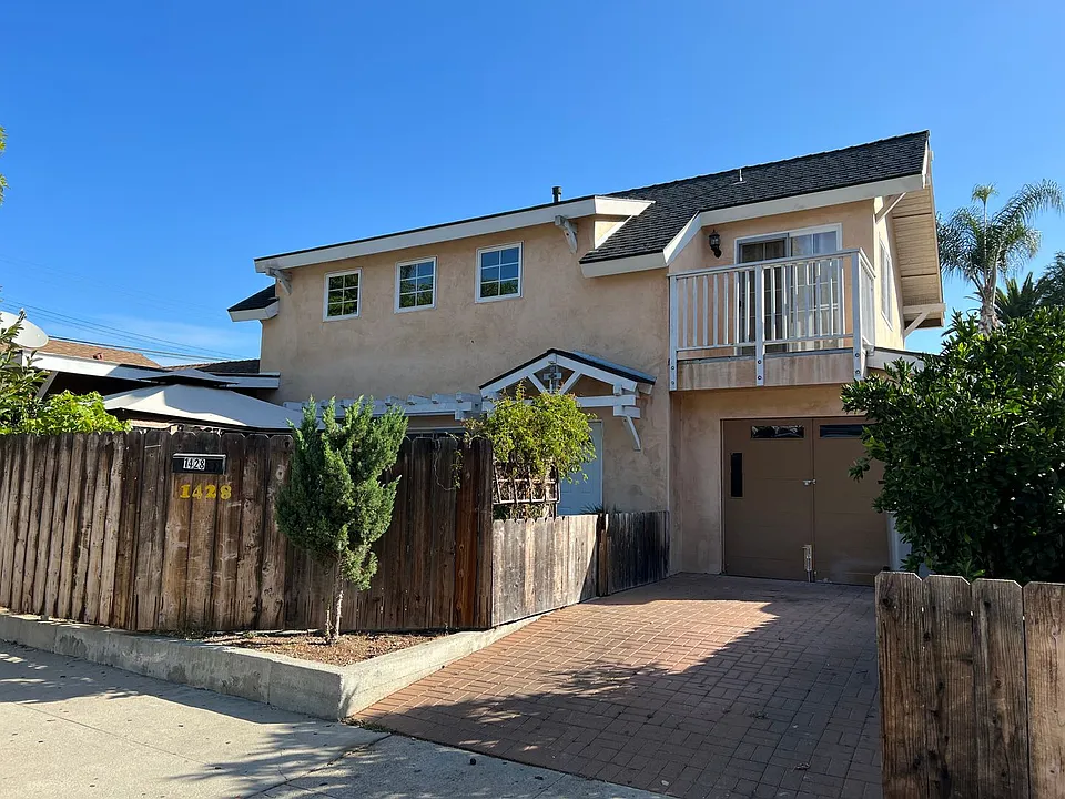1428 Chino St