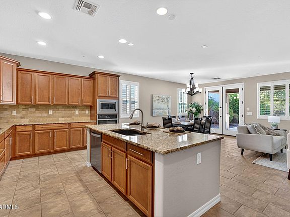 4th image of 392 E BELLERIVE Place