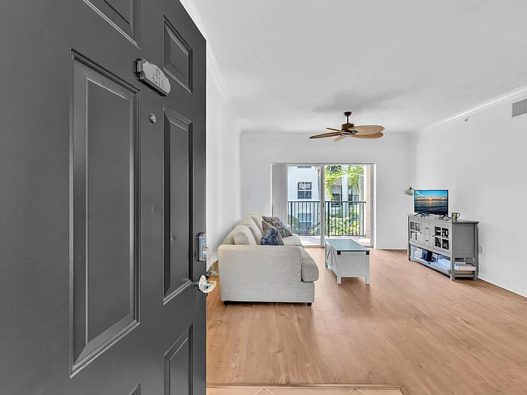 4216 Tuscany Way #4216 — Photo 31