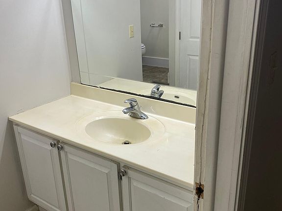 4th image of 26 N Pacific St #1