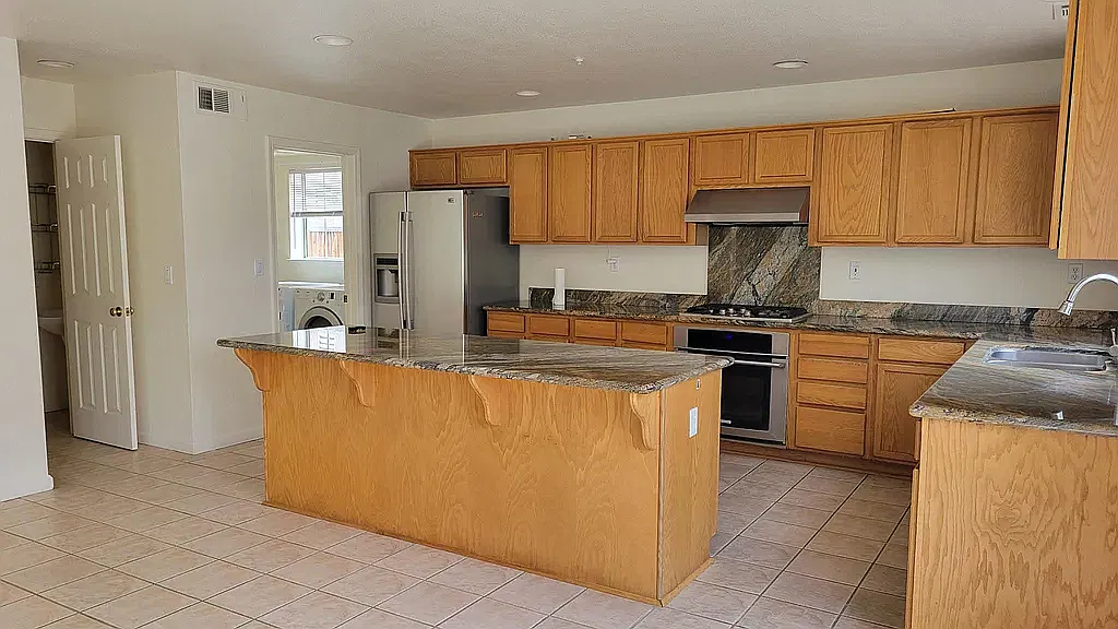 3 bed, 1900 sqft, $4,500 — Photo 4
