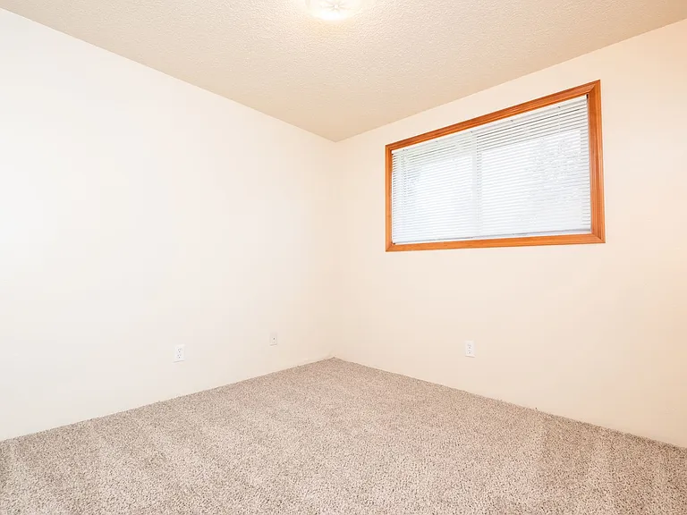 4645 SE King Rd — Photo 4