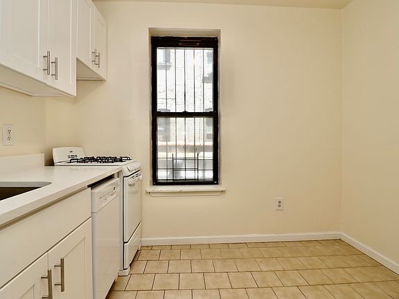 5th image of 201 W 94th St APT 2D
