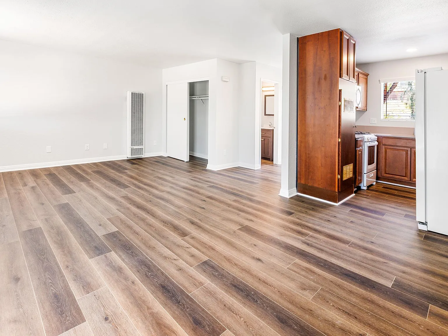 La Vista Apartments — Photo 3