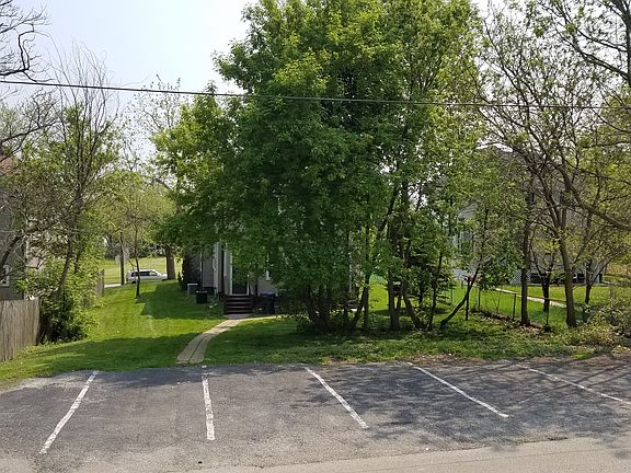 Ample parking spaces 