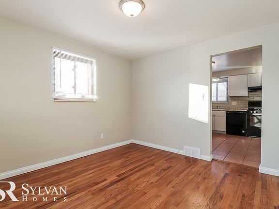 3rd image of 6330 Helen St