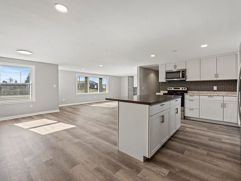 1514 W Dupont Rd — Photo 5