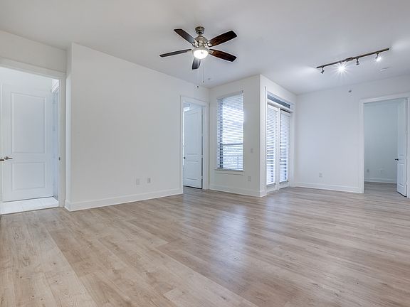 4th image of 4601 Amesbury Dr #2236