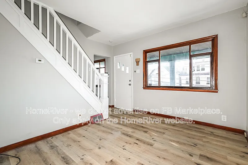 2 bed, 1.0 bath, 920 sqft, $1,300 — Photo 3