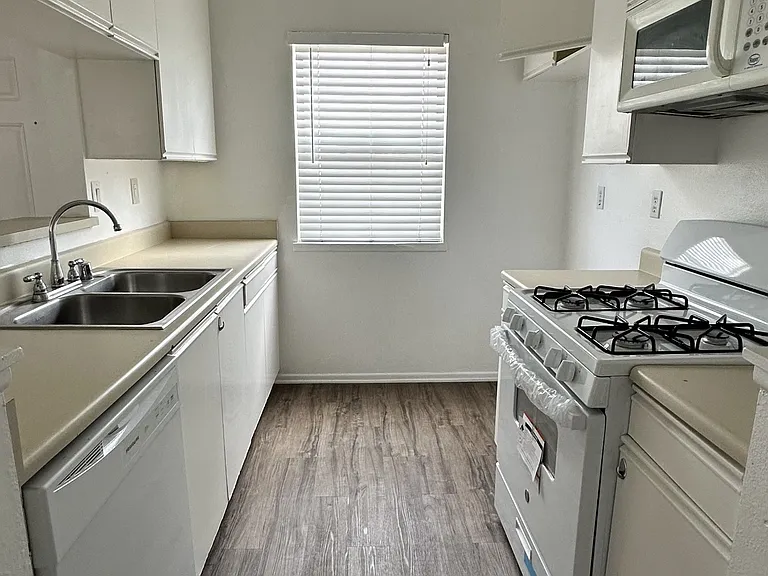 800 S Magnolia Ave — Photo 9