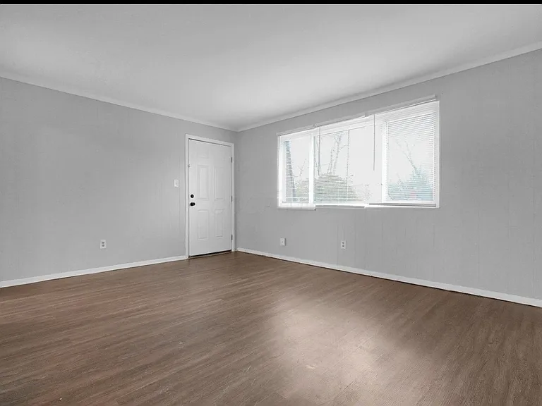 2872 Howey Rd #B — Photo 2