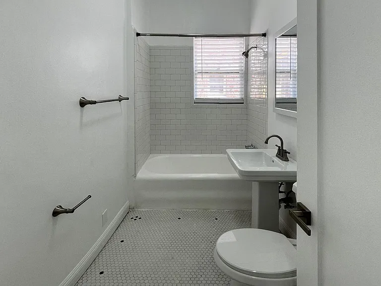 The Hannah on 9th- Where Historic Charm Meets Modern Edge in Koreatown! — Photo 6