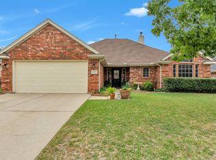 1090 Springhill Dr, Saginaw, TX 76179