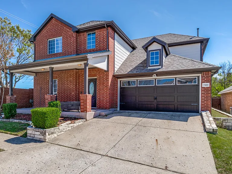 7801 Riverwalk Trl — Photo 2